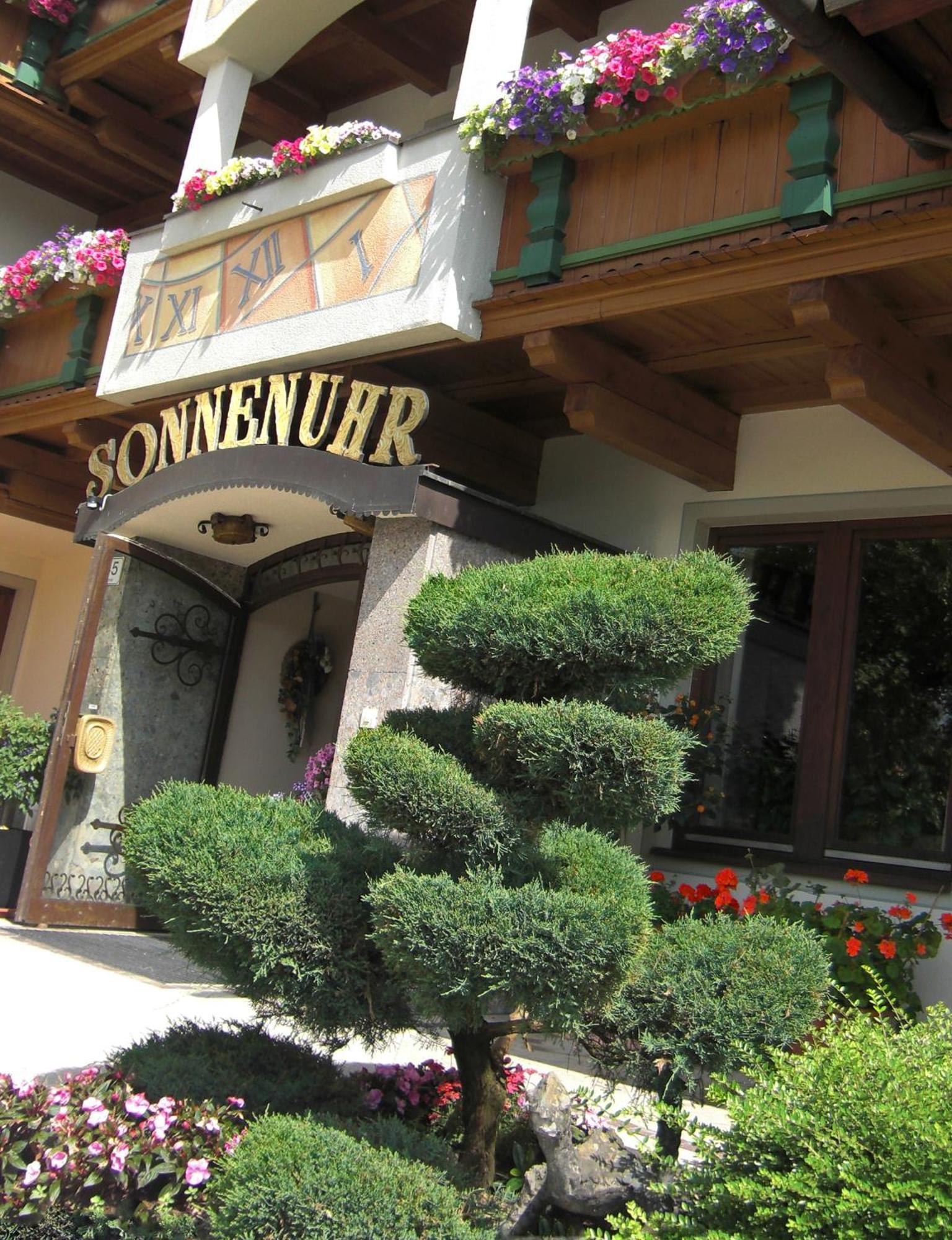 Hotel Sonnenuhr Kramsach Exterior photo