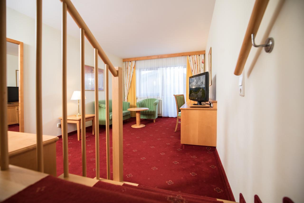 Hotel Sonnenuhr Kramsach Exterior photo